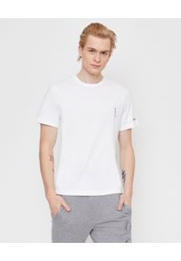 MONCLER - Biała koszulka z krótkim rękawem. Kolor: biały. Materiał: jeans, dresówka, bawełna. Długość rękawa: krótki rękaw. Długość: krótkie. Wzór: aplikacja, nadruk #1