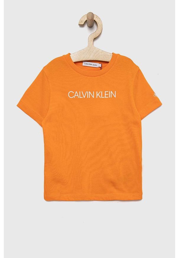 Calvin Klein Jeans t-shirt bawełniany dziecięcy kolor pomarańczowy z nadrukiem. Kolor: pomarańczowy. Materiał: bawełna. Wzór: nadruk