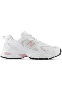 Buty damskie New Balance U530CSA – białe. Kolor: biały. Materiał: syntetyk, materiał. Szerokość cholewki: normalna. Sezon: lato. Sport: turystyka piesza