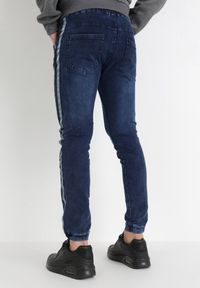 Born2be - Granatowe Spodnie Joggery Pisirise. Kolor: niebieski. Materiał: jeans, dresówka. Długość: długie. Wzór: aplikacja #2