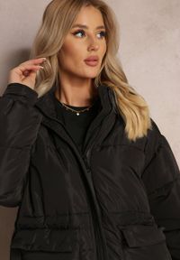 Renee - Czarna Kurtka Oversize do Kolana z Kapturem Zasi. Okazja: na co dzień, na spacer. Typ kołnierza: kaptur. Kolor: czarny. Materiał: jeans. Długość: do kolan. Sezon: zima. Styl: casual, elegancki #3