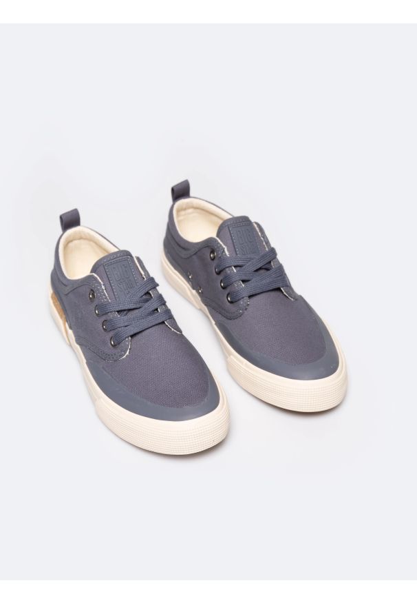 Big-Star - Trampki męskie niskie granatowe RR174063 403. Okazja: na co dzień. Kolor: niebieski. Materiał: tkanina. Szerokość cholewki: normalna. Styl: casual