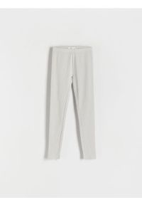 Reserved - Bawełniane legginsy w prążek - jasnoszary. Kolor: szary. Materiał: bawełna. Wzór: prążki