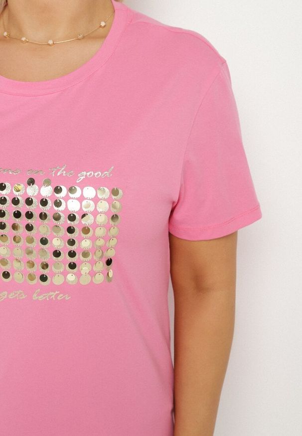 Born2be - Różowy T-shirt Bawełniany Ozdobiony Cekinami Lirenell. Okazja: do pracy, na co dzień. Kolor: różowy. Materiał: bawełna. Wzór: aplikacja. Styl: casual, glamour, klasyczny