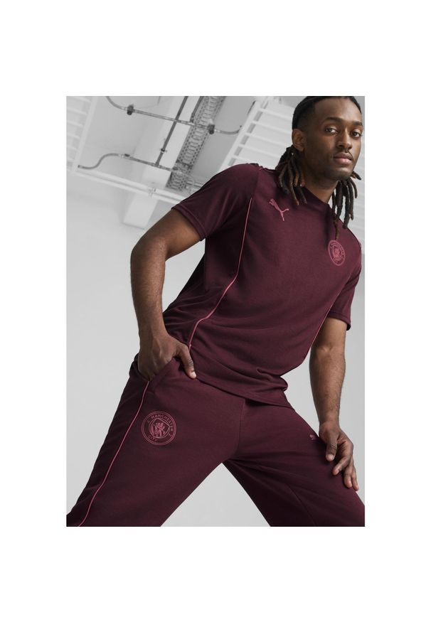Puma - Męskie spodnie Casuals Manchester City PUMA Dark Jasper Dusty Orchid Red Purple. Kolor: czerwony, wielokolorowy, fioletowy. Materiał: dresówka