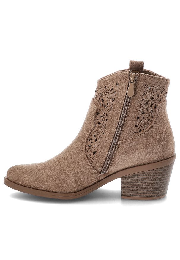 Botki damskie S.Barski, cholewka z materiału ażurowe wycięcia na bokach zamek po wewnętrznej stronie smukły fason wyprofilowany obcas, brązowe, HY61-. Okazja: na co dzień. Zapięcie: zamek. Kolor: brązowy. Szerokość cholewki: normalna. Wzór: ażurowy. Materiał: materiał. Sezon: jesień. Obcas: na obcasie. Styl: casual, elegancki, klasyczny. Wysokość obcasa: średni