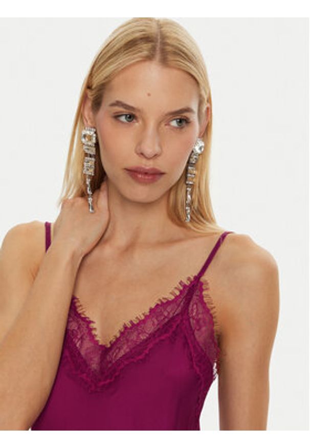 Rinascimento Sukienka koktajlowa CFC0120043003 Bordowy Regular Fit. Kolor: czerwony. Materiał: syntetyk. Styl: wizytowy