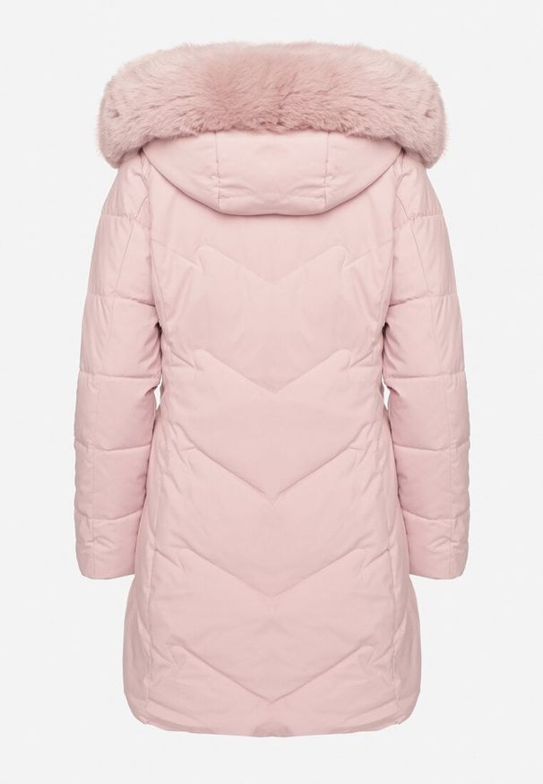 Born2be - Ciemnoróżowa Taliowana Kurtka z Pikowanymi Przeszyciami z Kapturem i Futerkiem Inalora. Okazja: na co dzień. Typ kołnierza: kaptur. Kolor: różowy. Materiał: futro. Długość rękawa: długi rękaw. Długość: długie. Wzór: aplikacja. Styl: elegancki, casual