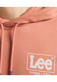 Lee - LEE LOGO LOOSE HOODIE MĘSKA BLUZA Z KAPTUREM LOGO NADURK RUST L83SSPUK. Typ kołnierza: kaptur