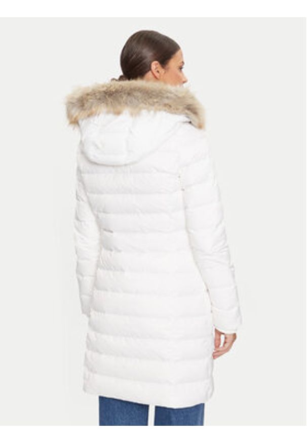 Tommy Jeans Kurtka puchowa Essential DW0DW18864 Biały Slim Fit. Kolor: biały. Materiał: syntetyk