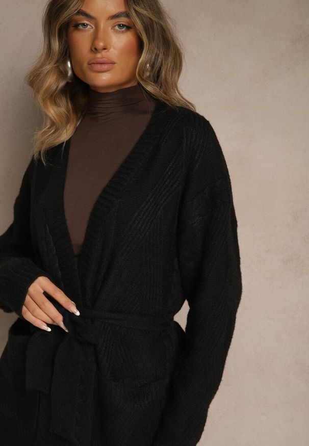 Renee - Czarny Tłoczony Kardigan z Wełną o Kroju Bez Zapięć z Paskiem Dorrive. Okazja: na co dzień. Kolor: czarny. Materiał: wełna. Styl: casual, elegancki