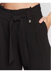 NAF NAF Spodnie materiałowe Eboucle THNP60 Czarny Relaxed Fit. Kolor: czarny. Materiał: materiał, syntetyk #4