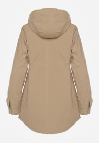 Renee - Ciemnobeżowa Kurtka Parka z Kapturem w Oryginalny Wzór Wewnątrz Tiosara. Okazja: na spacer, na co dzień. Typ kołnierza: kaptur. Kolor: beżowy. Materiał: jeans. Wzór: aplikacja. Styl: casual #8