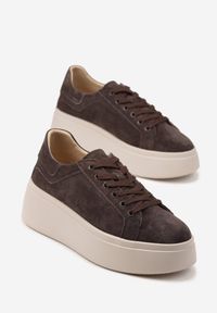 Renee - Ciemnobrązowe Sneakersy z Naturalnego Zamszu na Platformie Nalirette. Okazja: na co dzień. Kolor: brązowy. Materiał: zamsz. Obcas: na platformie