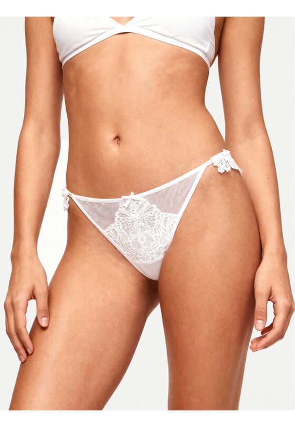 Hunkemöller Stringi Posie 302401 Biały. Kolor: biały. Materiał: syntetyk