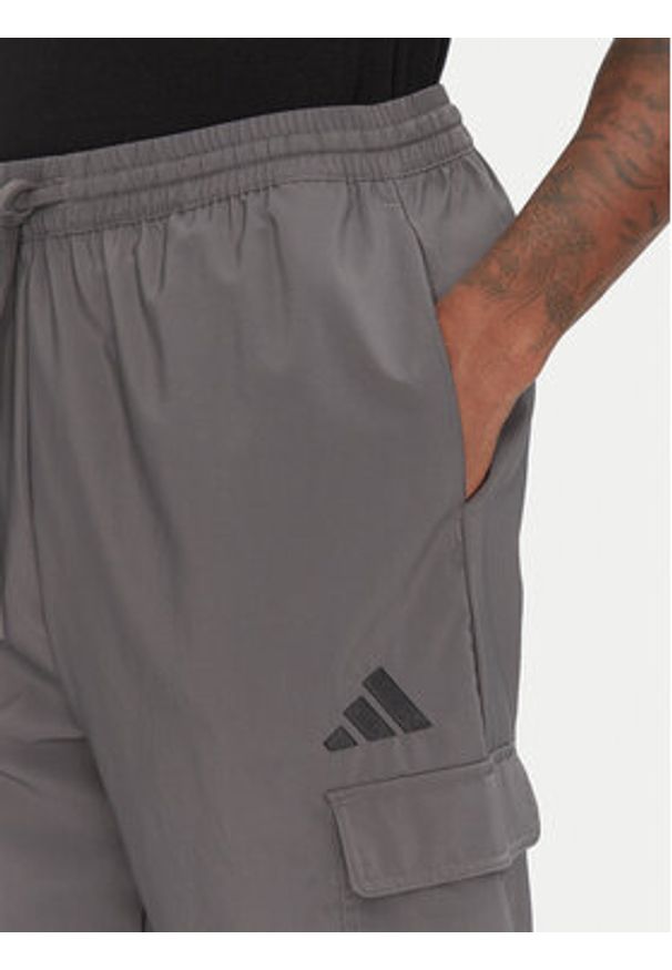 Adidas - adidas Spodnie dresowe Essentials Small Logo JD1822 Szary Regular Fit. Kolor: szary. Materiał: syntetyk