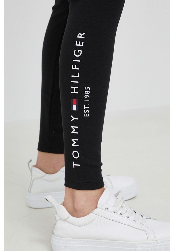 TOMMY HILFIGER - Tommy Hilfiger Legginsy damskie kolor czarny z nadrukiem. Stan: podwyższony. Kolor: czarny. Wzór: nadruk
