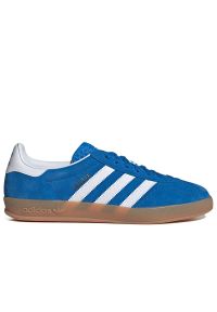 Adidas - Buty adidas Gazelle Indoor JI2061 - niebieskie. Okazja: na uczelnię. Zapięcie: pasek. Kolor: niebieski. Materiał: guma, zamsz, skóra. Szerokość cholewki: normalna. Wzór: aplikacja, paski. Sezon: lato. Model: Adidas Gazelle