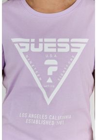 Guess - GUESS Fioletowy t-shirt damski z białym logo. Kolor: fioletowy. Materiał: bawełna. Wzór: nadruk #3