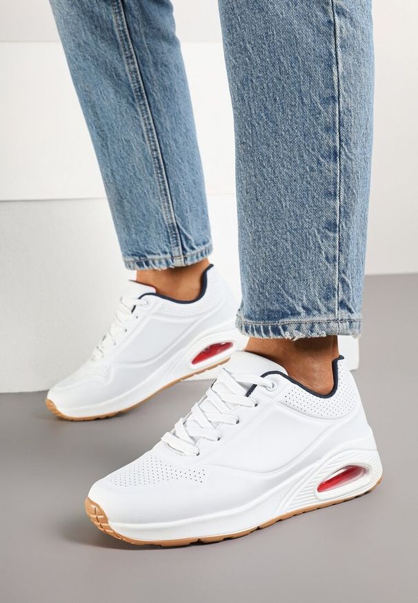 Renee - Biało-Granatowe Sneakersy Ozdobione Przezroczystą Wstawką Daneloren. Okazja: na spacer, na co dzień. Nosek buta: okrągły. Kolor: biały. Materiał: jeans. Wzór: aplikacja. Obcas: na płaskiej podeszwie. Sport: turystyka piesza