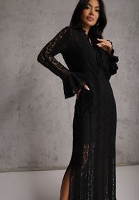 Renee - Czarna Taliowana Sukienka z Koronki Zdobiona Wiązaniem przy Szyi Terienna. Okazja: na imprezę. Kolor: czarny. Materiał: koronka. Długość rękawa: na ramiączkach. Wzór: aplikacja, koronka. Sezon: lato. Typ sukienki: oversize #2