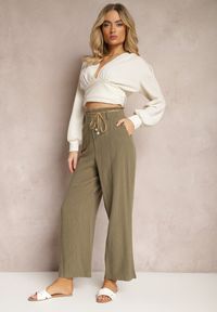 Renee - Ciemnozielone Spodnie Regular w Prążki High Waist Sallamia. Okazja: na co dzień. Stan: podwyższony. Kolor: zielony. Materiał: tkanina. Wzór: prążki. Styl: klasyczny, elegancki, casual #7