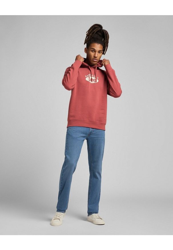 Lee - LEE HOODIE MĘSKA BLUZA Z KAPTUREM CINNAMON L80EEJVG 112320152. Typ kołnierza: kaptur