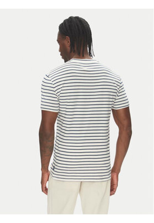 Mustang T-Shirt Allen 1016496 Granatowy Regular Fit. Kolor: niebieski. Materiał: bawełna