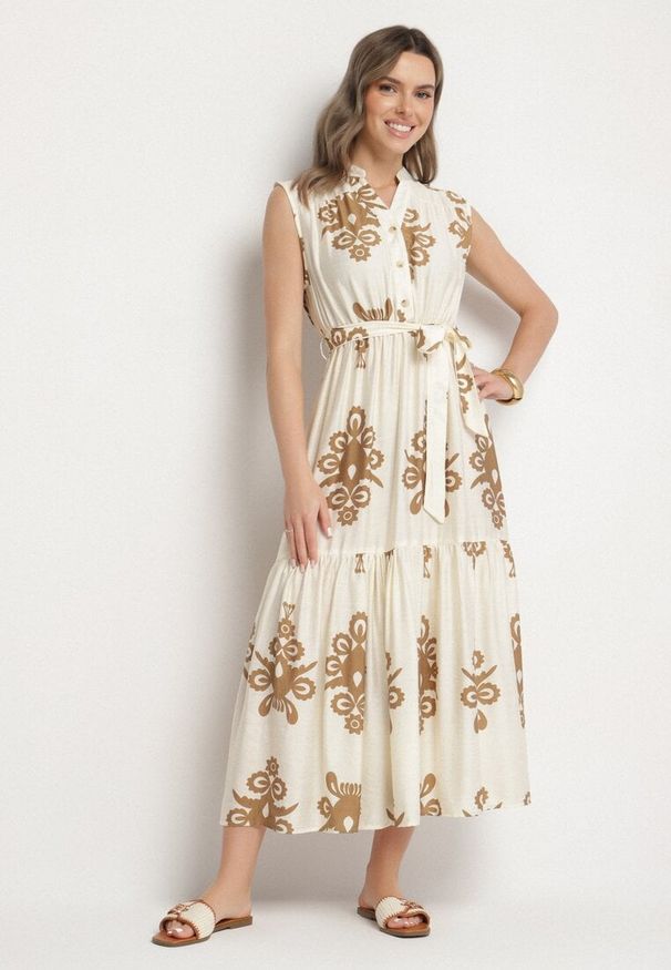 Born2be - Jasnobeżowa Rozkloszowana Sukienka z Wiskozy z Wiązanym Paskiem w Etniczny Wzór Mirinora. Okazja: na co dzień. Typ kołnierza: dekolt w kształcie V. Kolor: beżowy. Materiał: wiskoza. Styl: klasyczny, casual, elegancki, boho