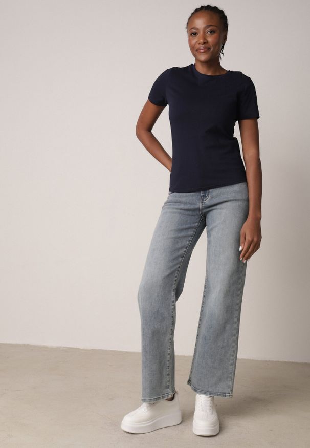 Born2be - Granatowy Bawełniany T-shirt w Klasycznym Stylu Nedila. Kolor: niebieski. Materiał: bawełna. Długość: długie. Styl: klasyczny