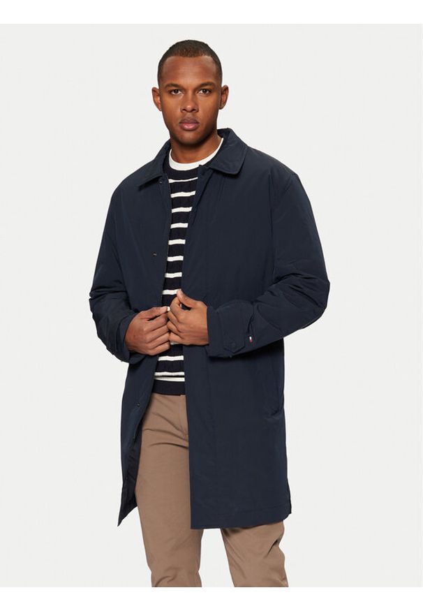 TOMMY HILFIGER - Tommy Hilfiger Płaszcz przejściowy MW0MW37651 Granatowy Regular Fit. Kolor: niebieski. Materiał: syntetyk