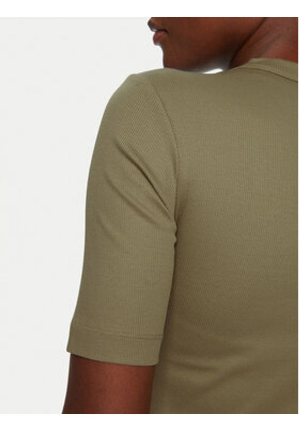 IVY & OAK - IVY OAK T-Shirt Kristin IO1100X2351 Khaki Slim Fit. Kolor: brązowy. Materiał: bawełna