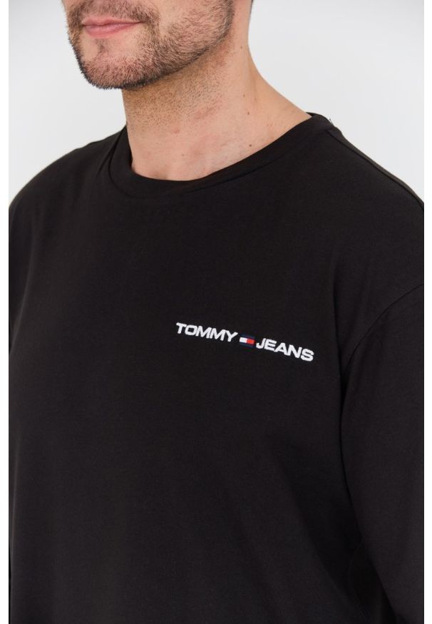 Tommy Jeans - TOMMY JEANS Czarny longsleeve. Kolor: czarny. Długość rękawa: długi rękaw
