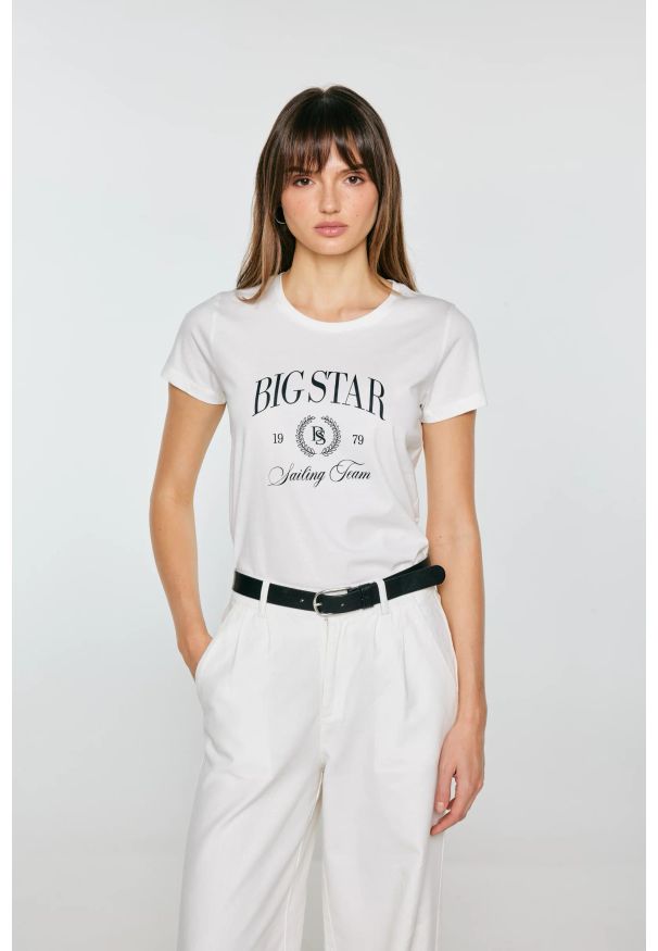 Big-Star - Koszulka damska z kontrastowym nadrukiem biała Ratta 100. Okazja: na co dzień. Kolor: biały. Materiał: dzianina, materiał, jeans. Wzór: nadruk. Styl: casual, elegancki