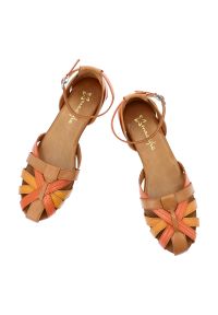 Sandały damskie Maciejka, cholewka ze skóry naturalnej licowej pasek wokół kostki z regulacją na klamrę, pomarańczowe, P7539-18/00-1. Zapięcie: klamry. Kolor: pomarańczowy. Materiał: skóra #7