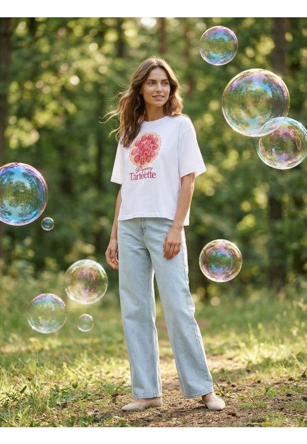 Sinsay - Bawełniana koszulka z nadrukiem tarty - biały. Kolor: biały. Materiał: bawełna. Wzór: nadruk