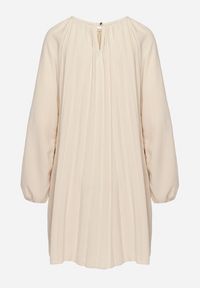 Born2be - Jasnobeżowa Plisowana Sukienka z Bufiastymi Rękawami Perlase. Okazja: na co dzień. Kolor: beżowy. Styl: elegancki, casual, klasyczny #2