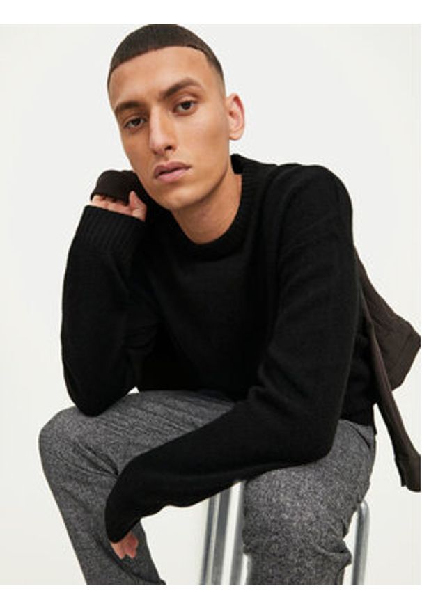 Jack & Jones Sweter Rollie 12215468 Czarny Relaxed Fit. Kolor: czarny. Materiał: syntetyk