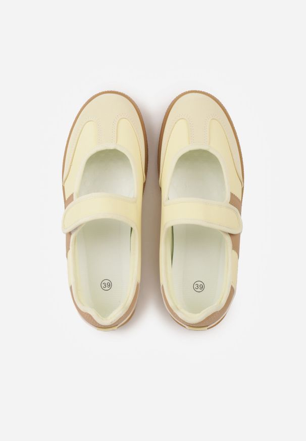 Born2be - Żółte Tenisówki w Stylu Balerinek z Zapięciem na Rzep Talwan. Okazja: na spacer, na co dzień. Zapięcie: rzepy. Kolor: żółty. Materiał: jeans. Sport: turystyka piesza