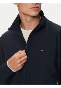 TOMMY HILFIGER - Tommy Hilfiger Kurtka przejściowa MW0MW34470 Granatowy Regular Fit. Kolor: niebieski. Materiał: syntetyk