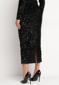 Born2be - Czarna Cekinowa Spódnica Midi za Kolano z Rozcięciem Asinna. Okazja: na co dzień. Kolor: czarny. Styl: glamour, casual #4
