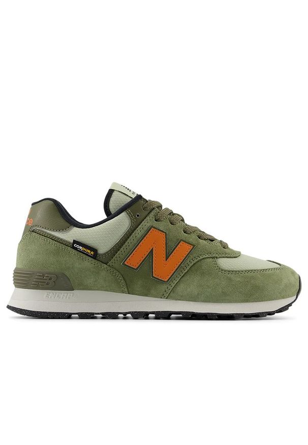 Buty New Balance U574SOC - zielone. Okazja: na co dzień. Kolor: zielony. Materiał: guma, syntetyk, materiał, skóra, tkanina. Szerokość cholewki: normalna. Model: New Balance 574