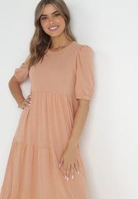 Born2be - Różowa Sukienka Bawełniana Ulrika. Okazja: na randkę, na co dzień. Typ kołnierza: kołnierz z falbankami. Kolor: różowy. Wzór: gładki. Materiał: bawełna. Długość rękawa: krótki rękaw. Sezon: wiosna, lato. Styl: casual, klasyczny. Długość: maxi #5