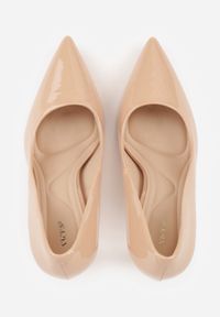 Born2be - Ciemnobeżowe Szpilki VICES z Lakierowanym Efektem Jestiva. Okazja: na co dzień. Kolor: beżowy. Materiał: lakier. Obcas: na szpilce. Styl: casual, elegancki, klasyczny. Wysokość obcasa: wysoki #7