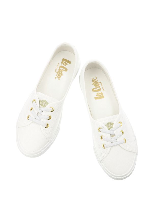 Trampki damskie Lee Cooper, cholewka z materiału tekstylnego elastyczne sznurówki na płaskiej podeszwie, białe, LCW-26-02-4043L SVL-395. Zapięcie: sznurówki. Kolor: biały. Materiał: materiał. Szerokość cholewki: normalna. Obcas: na płaskiej podeszwie