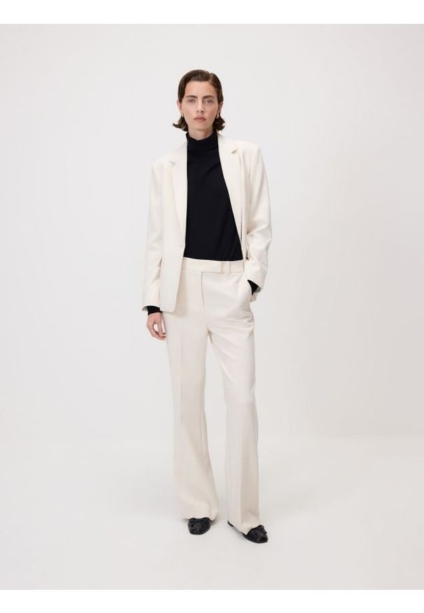 Reserved - Spodnie flare z kantem - złamana biel. Materiał: tkanina, wiskoza