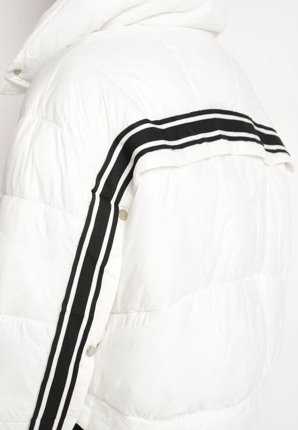 Born2be - Biała Pikowana Kurtka o Kroju Oversize ze Ściągaczem i Kieszeniami Zinnova. Okazja: na co dzień. Kolor: biały. Materiał: jeans. Długość rękawa: długi rękaw. Długość: długie. Styl: klasyczny, casual, elegancki