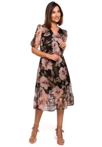 MOE - Zwiewna Szyfonowa Sukienka w Kwiaty z Falbanką - Model 3. Materiał: szyfon. Wzór: kwiaty