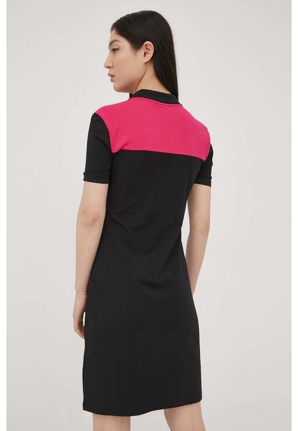Fila sukienka kolor czarny mini dopasowana. Kolor: czarny. Materiał: dzianina. Typ sukienki: dopasowane. Długość: mini