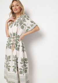 Born2be - Ciemnozielona Sukienka Pudełkowa z Wiskozy z Dekoltem w Serek w Etniczny Wzór Abrellis. Okazja: na co dzień, na spacer. Typ kołnierza: dekolt w serek. Kolor: zielony. Materiał: wiskoza. Długość rękawa: krótki rękaw. Styl: casual, elegancki #6